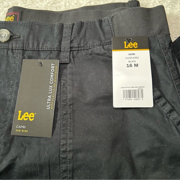 Lee Women’s Capris Mid Rise 16M Black NWT - Picture 2 of 3